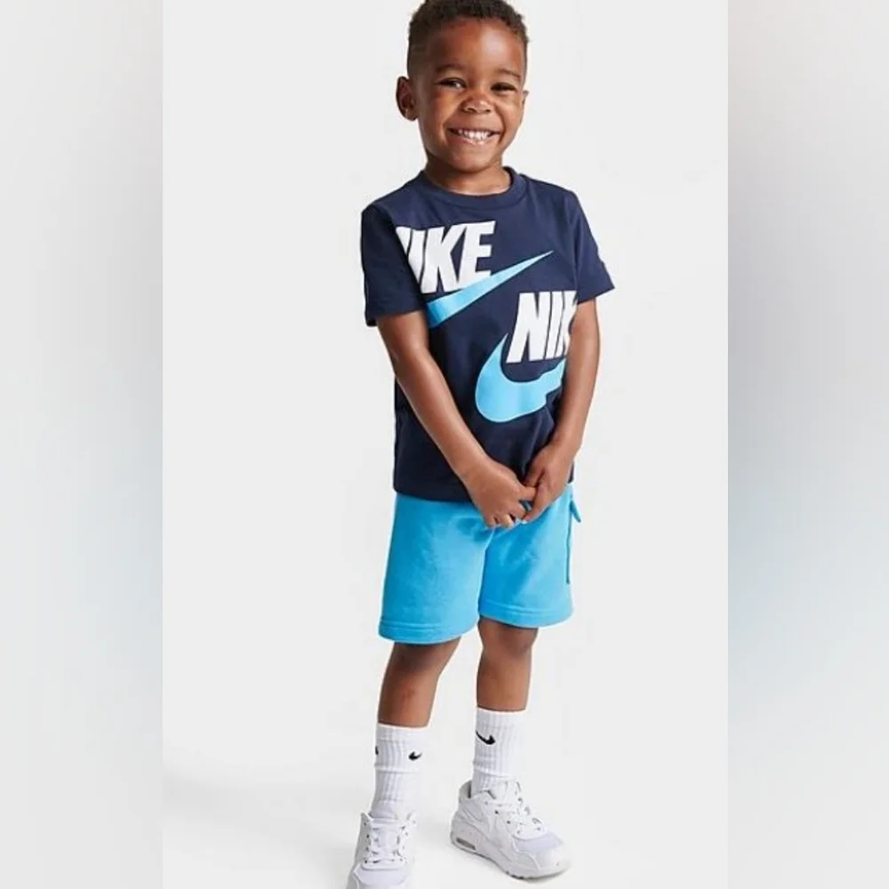 Boys 6-7 Years Nike Big Double-Logo Graphic Tee -NWOT Size 7/ 7LGG (NIKE SIZING)